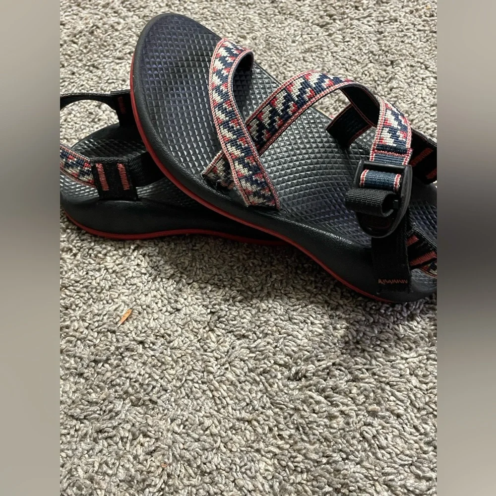 Chaco sandals Girls Size 4‎ Z/Cloud Aztec Pattern Outdoor Hiking Athletic shoes